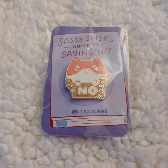 BNWT Tryxland Sassy Shiba Inu Enamel Pin - Picture 2 of 3